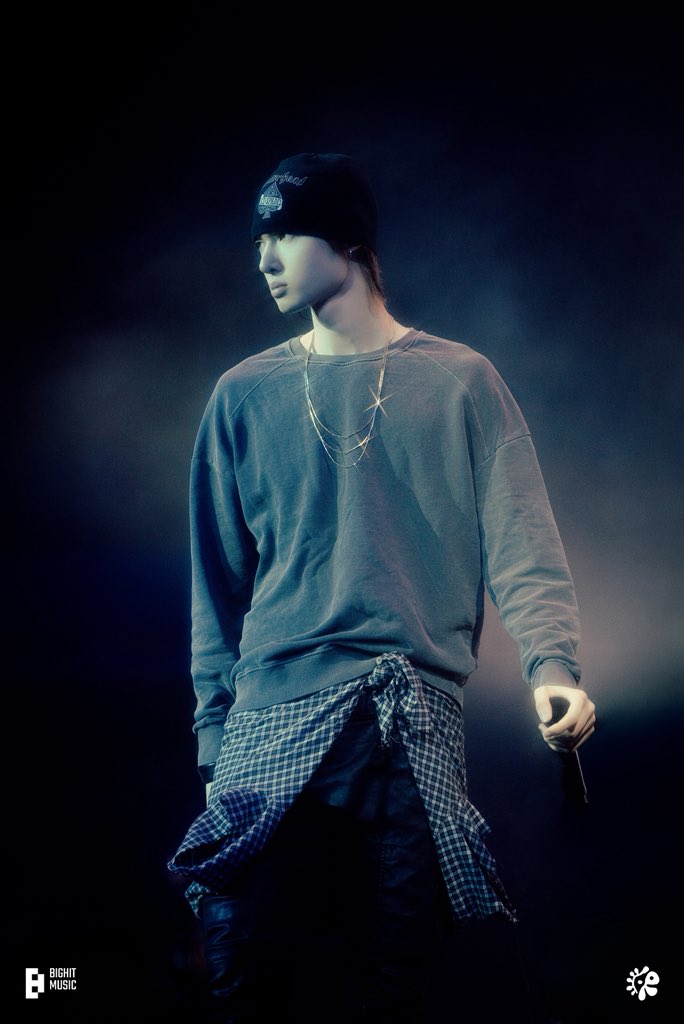 Lydiapyj4's tweet photo. @MARTIN_Chord MARTIN WRITES IN STAR LIGHT
#MARTINShinesBright #PYPD_BIRTHDAY_PARTY #MARTIN #마틴
His songwriting captures the essence of life with poetic brilliance and melody. https://t.co/QPJKG8ouNI