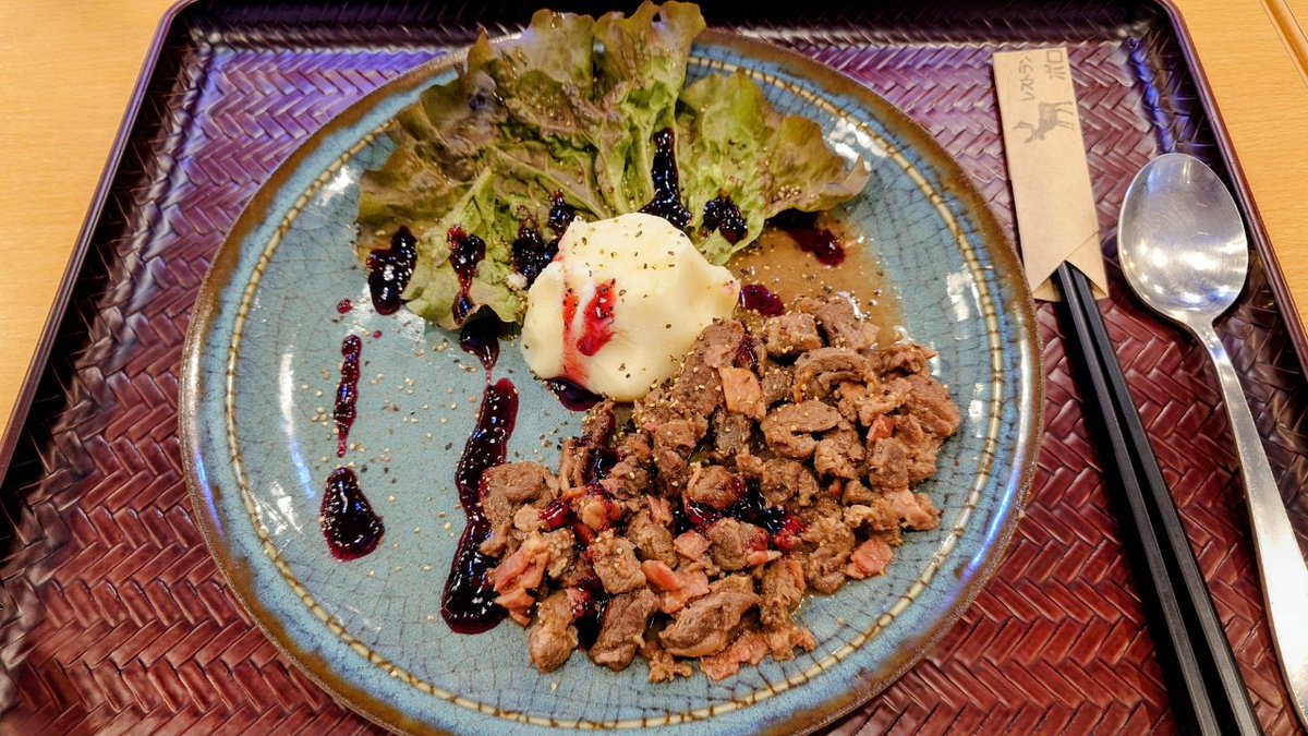 horo_nukanyan's tweet photo. 幌延産トナカイ料理！

トナカイ観光牧場で恩田トナカイ牧場産の幌延トナカイを北欧家庭料理「ポロンカリストゥス」で食す😻
幌延のトナカイを食べられる何とも言えない感動体験！
日本ではなかなか味わえない組み合わせだったかな…、皆さんもじぜひ〰️😻

#トナカイ観光牧場
#レストランポロ
#幌延町 https://t.co/gt7hPdoQcZ
