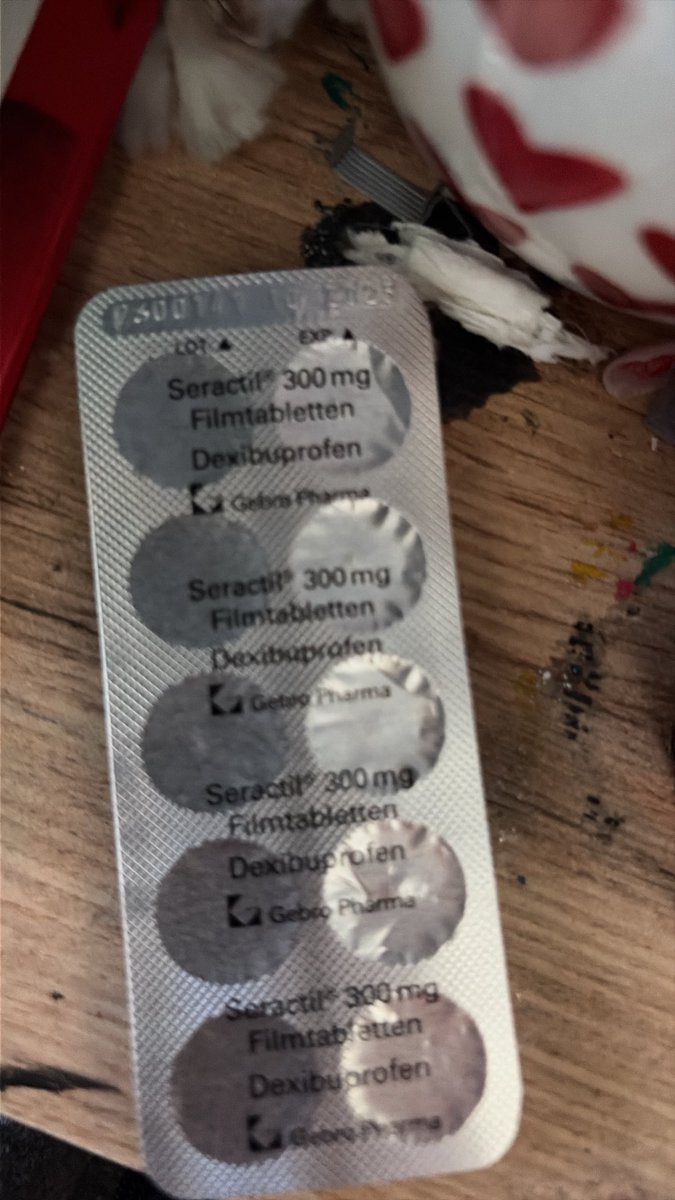 Pureangelsakura's tweet photo. Tf can I even do with this much seractil? Idk if it's expire or not probably but idgaf https://t.co/gn9ujT3IvE