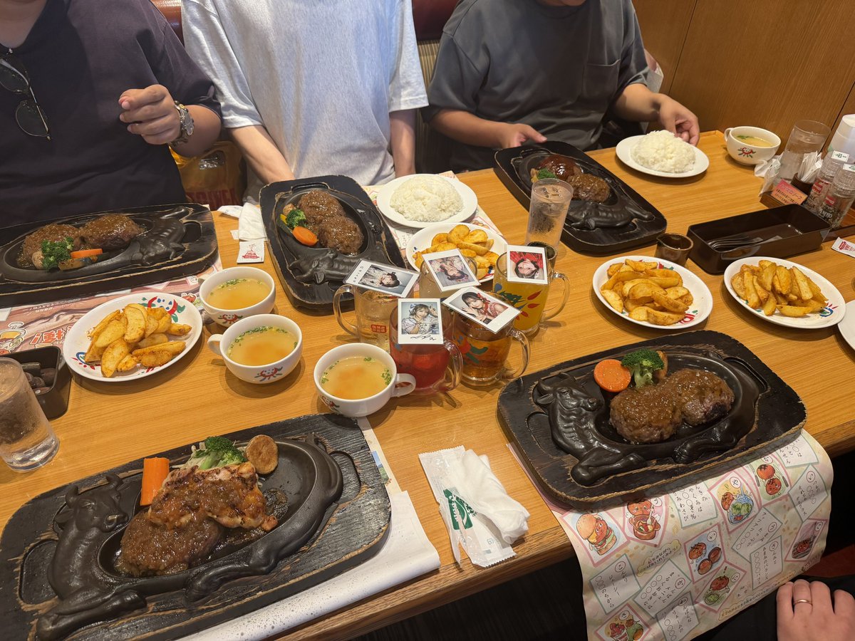 fzyupi's tweet photo. たくさん食べた1日🍽️
静岡きてくれてありがと〜✨
楽しかった🥰

#ふるっぱー会 https://t.co/WvYrB8TWGI