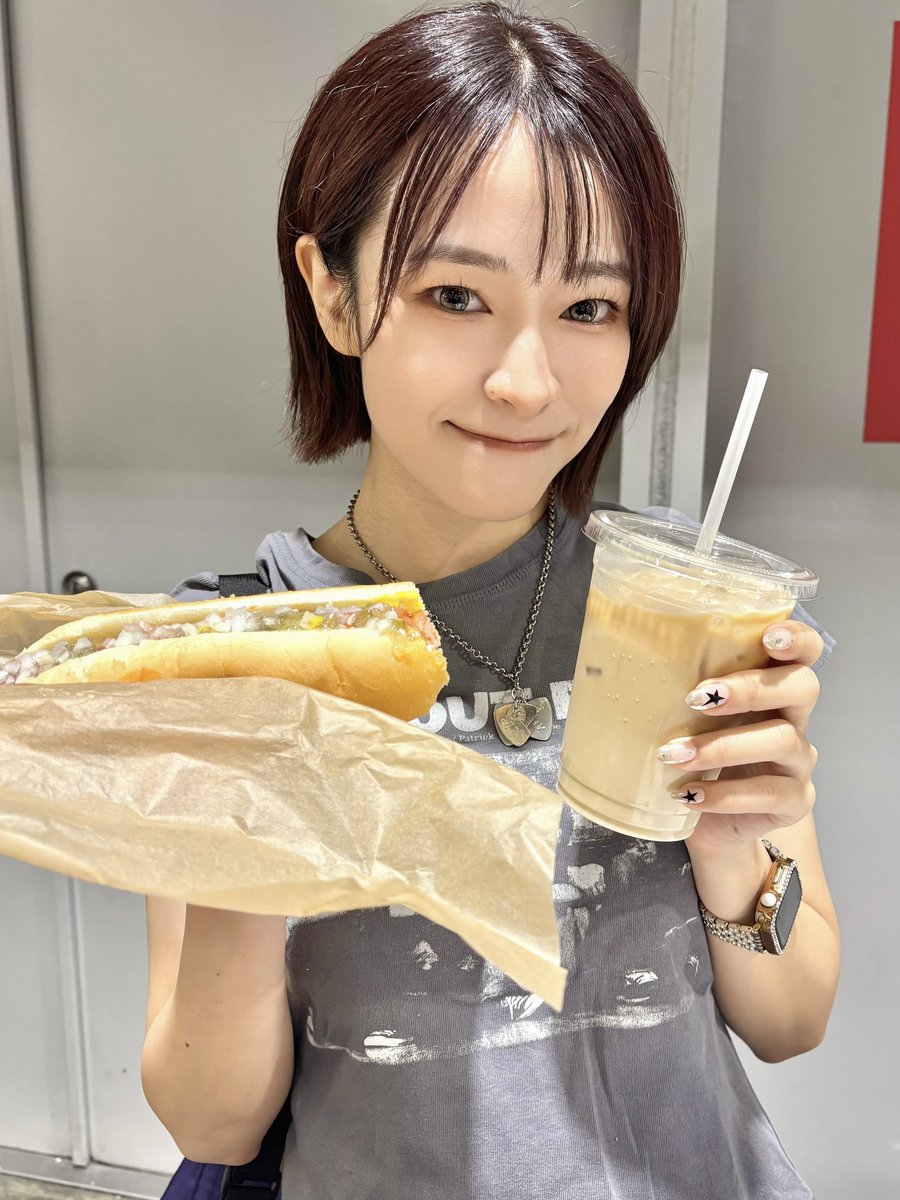 ami_nicora's tweet photo. コストコのホットドッグ🌭
美味しくてだいすき🫶

写真が上がってなかったから再投稿😿 https://t.co/NjftbMHgGu