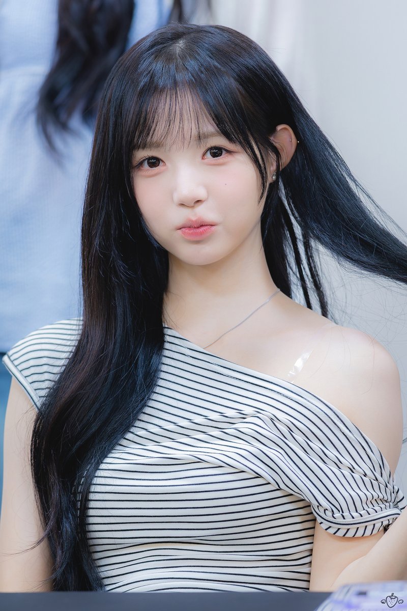 GirlGroupCD's tweet photo. 260820 #tripleS #트리플에스 #トリプルS #ChaeWon #채원 #チェウォン https://t.co/HwlA3Hj4mc