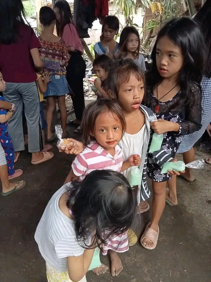 Dianah143's tweet photo. Proverbs 19:17
 If you help the poor, you are lending to the Lord— and he will repay you!
 
When there is vision, there is provision.
Children's Feeding program.
Glory to Jesus!
#feeding #ministry #LoveOfGod #ChildrenMinistry #ThankYouLord
@Cisckid https://t.co/gzgXMocwDp