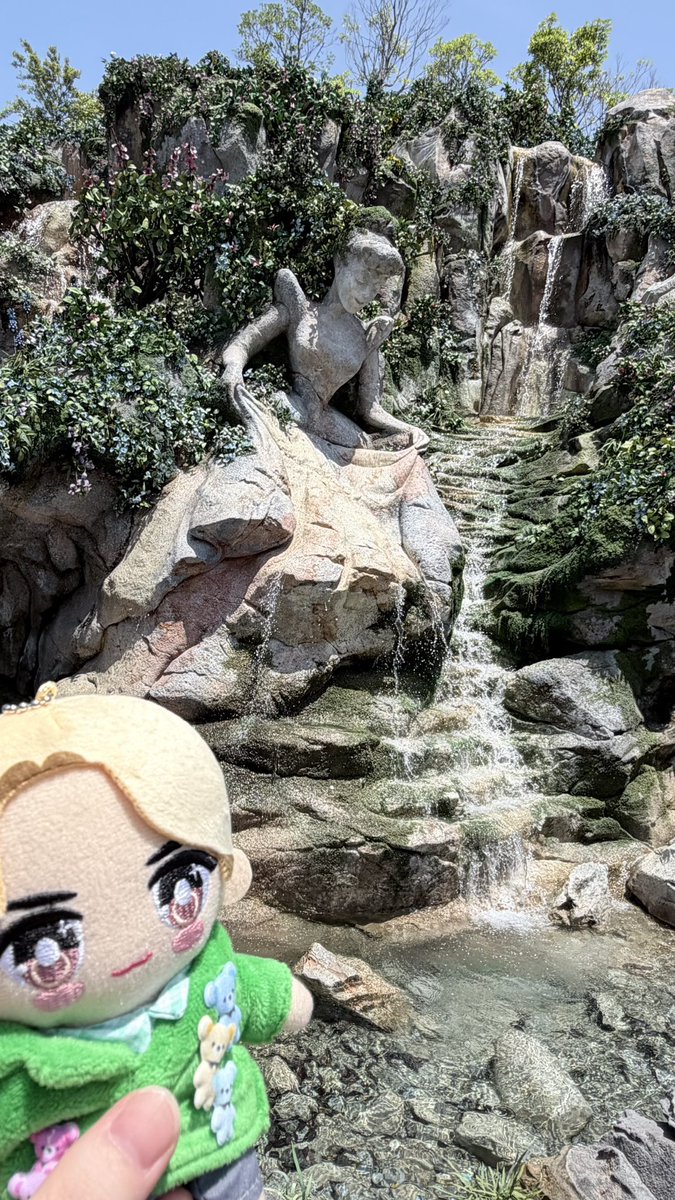 d8mhgh's tweet photo. @tamago_yakiki カラチェンのペンラならずっと黄色でいいじゃんバカなの🥹🥹 https://t.co/2BfCSTpybZ