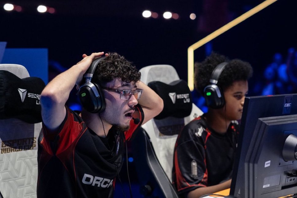 FortniteFraActu's tweet photo. La réaction de @nocifFN hier pendant l’immense clutch d’@izziFNBR !! 🥹

(📸/@lea_bertr) https://t.co/rKnh1cfCIg