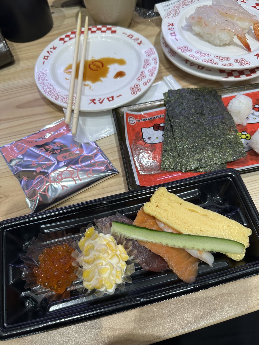 iamKIGucHi's tweet photo. ハローキティコラボソロ凸する異常成人男性 https://t.co/urk0dZAfGv