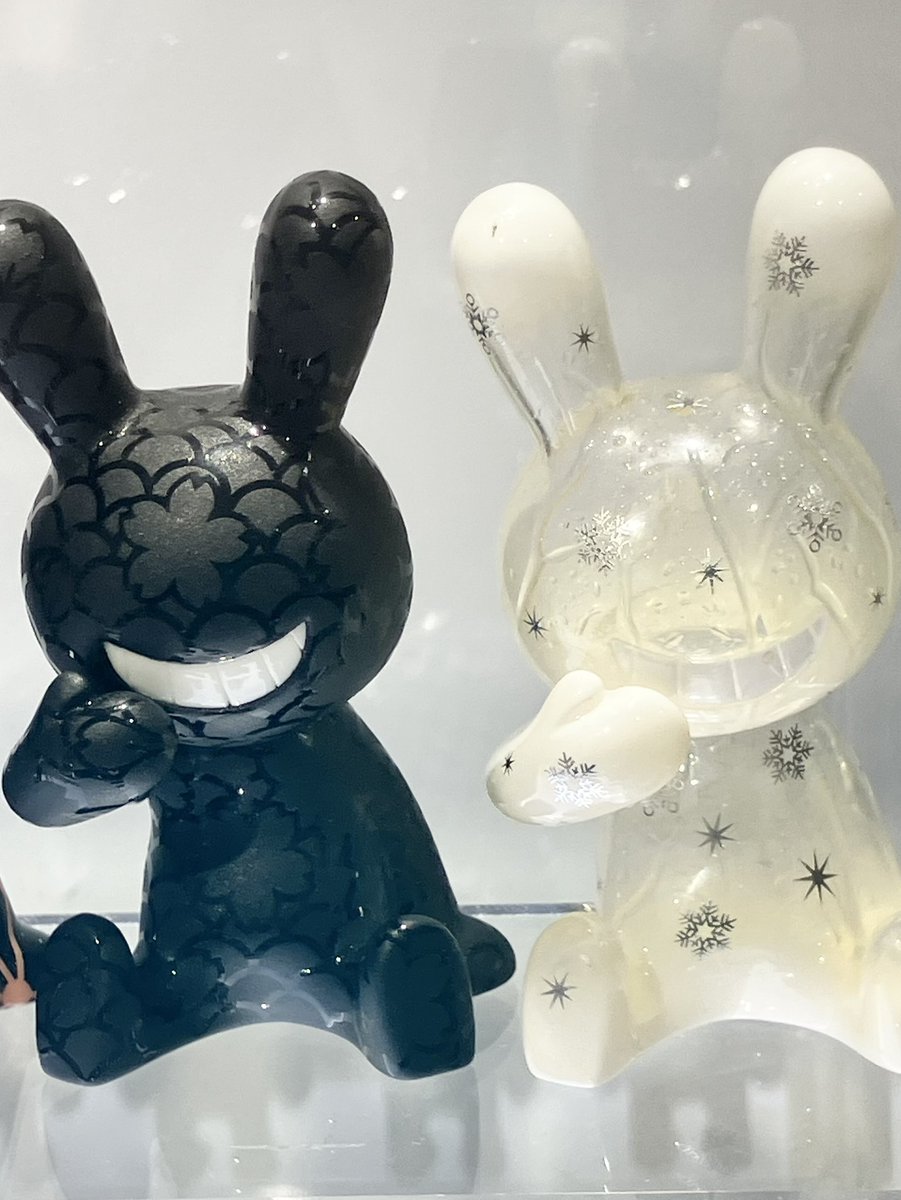 T4Bridge's tweet photo. 今週のお眺めラビット・POP UP②
雪結晶、黒マット&amp;グロスもお迎えしたい逸品！

兎と一緒にトートを。WF/DFお迎え兎の運搬に♪

#ブラックラビット #blackrabbit https://t.co/FC8DGxnnQc