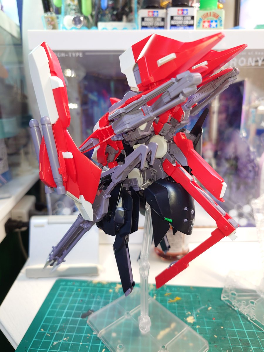 renhaimu's tweet photo. HG アクア•ウーンドウォート 完成
素組
取説は通常ウーンドウォートとドッキングしろと書いてあるけどサイコブレードカスタムでもいけた
ここまでやると格好良いな
手を加えると凄いだろうね
自立なんてするわけない
ていうか流石プレバン限定、余剰が凄い
#ガンプラ https://t.co/KVHbUR1P7f