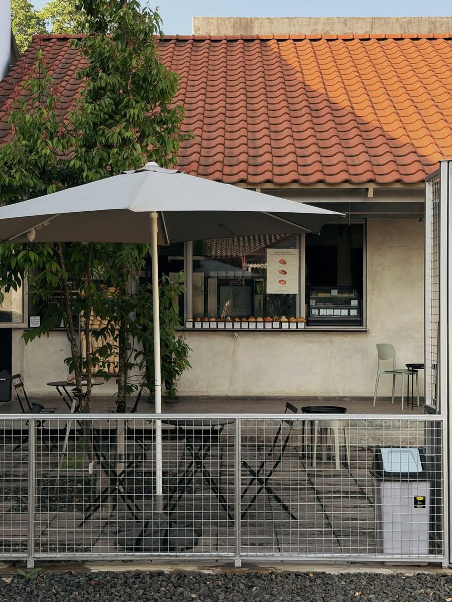 MisbahAliah19's tweet photo. nemu hidden bake house yang tempatnya jepang banget, mereka buka dari jam 6 pagi https://t.co/e5SVsTLBpV