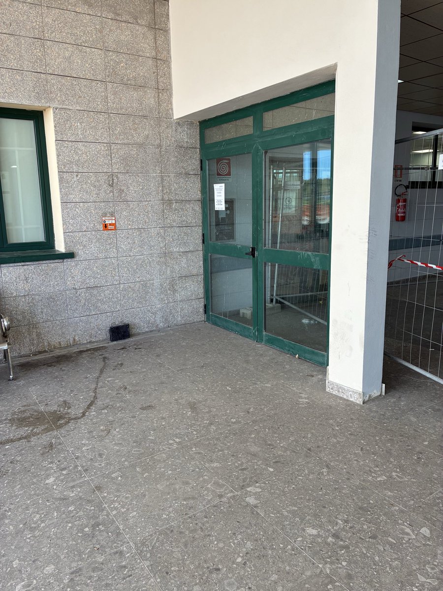 gandraghetti's tweet photo. Olbia ER today looks like a war zone. Huge respect for doctors and nurses working incredibly hard, but the conditions are shameful: hours of waiting, people sleeping on chairs and unacceptable hygiene. In peak August, this is simply disgraceful. #Olbia #Sardinia https://t.co/J6f3E3npEW