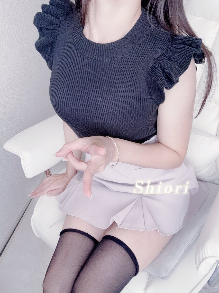 _nekomimipower's tweet photo. ちょっと意地悪のお姉さんなんですけど、それでも推してくれますか？ https://t.co/RqzqyjLZF4