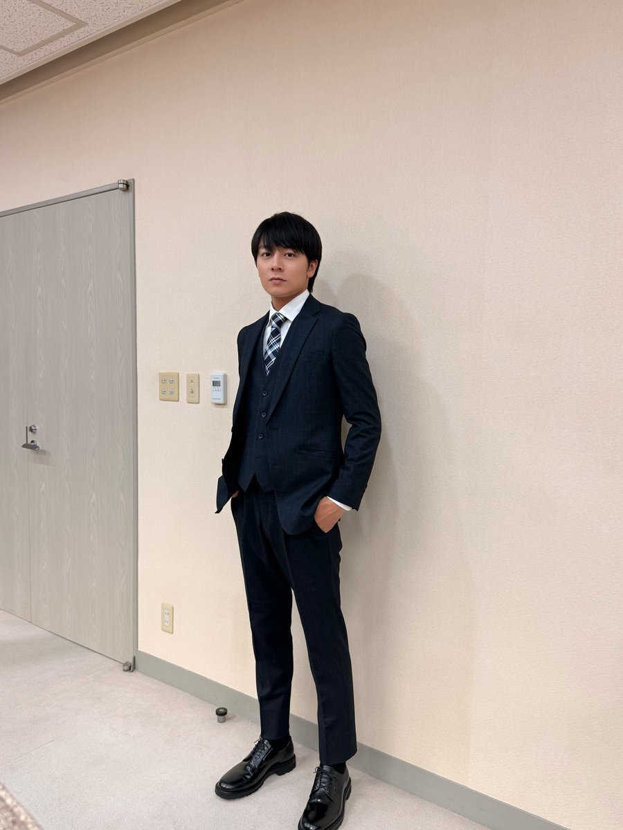 saitoryu616's tweet photo. 改めまして、
秋田朝日放送での生放送
ありがとうございました！！
表敬訪問もさせていただきました🙋‍♂️
緊張しまくりでしたが、
楽しかったです！🙌

9/4(金)深夜から秋田県でも
『キスは捜査のあとで』の
放送が始まります！
是非ご覧ください！👀

#キスあと #秋田 
#suitselect #スーツセレクト https://t.co/tsf8J5DB1H