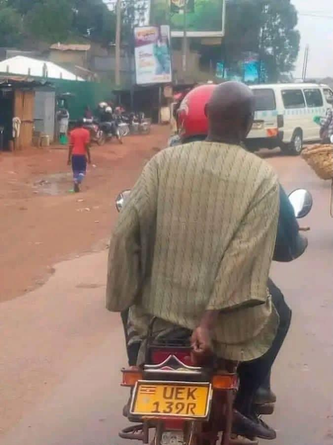 SsemujjuNganda1's tweet photo. A very down to earth man who truly understands the challenges of the underserved global citizens. If Ugandans were ruled by fellow Ugandans who loved their country, the world would have had the best in him and maybe, we would be having a better world than we have now. https://t.co/SJunOZM2dd