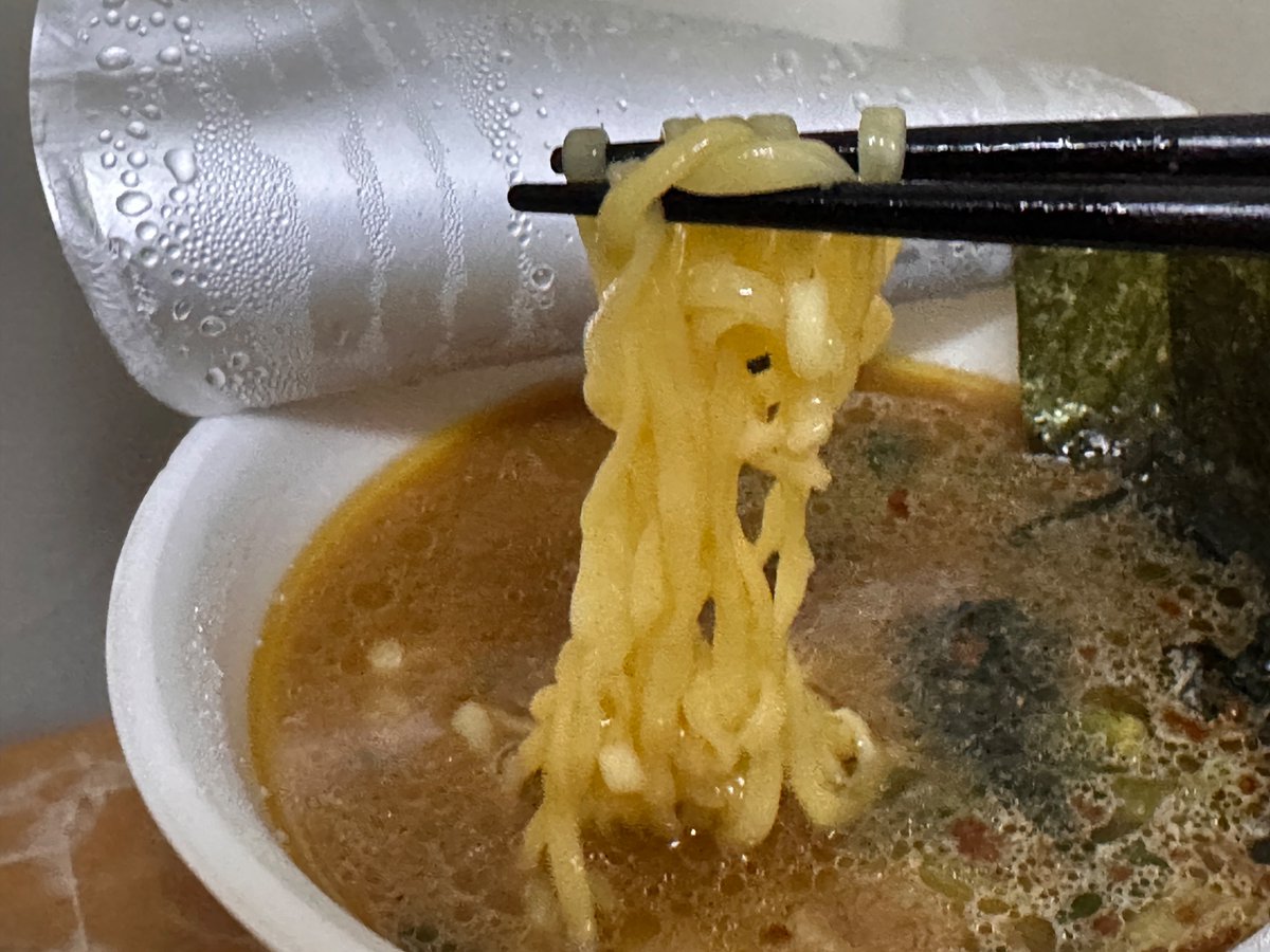 bmd_leopold's tweet photo. こんばんは🌟

今日は土曜日、今週も明日から仕事が休みです😆
さて、今夜の夕食は吉村家のカップラーメンです😋🍜
では いただきます🙏

皆さん良い夜をお過ごしください🌉😊🎶 https://t.co/0qlV75rp6f