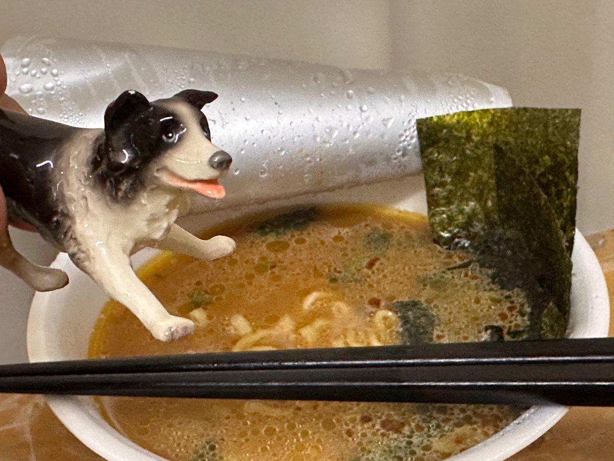 bmd_leopold's tweet photo. こんばんは🌟

今日は土曜日、今週も明日から仕事が休みです😆
さて、今夜の夕食は吉村家のカップラーメンです😋🍜
では いただきます🙏

皆さん良い夜をお過ごしください🌉😊🎶 https://t.co/0qlV75rp6f