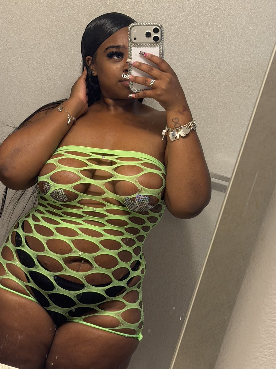 Breanamourr's tweet photo. and its balloons on my page today 🥳 https://t.co/tJoJkvhwac