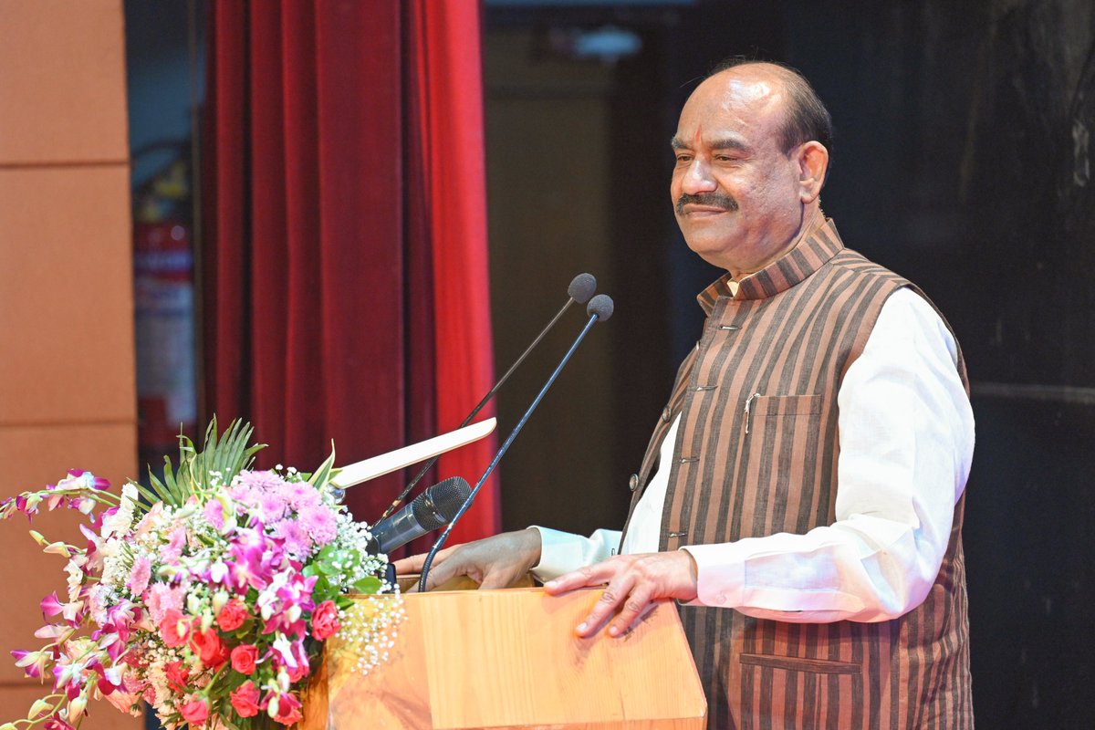ombirlakota's tweet photo. जयपुर में Maheshwari Institute of Medical Sciences & Research Centre के भूमि पूजन एवं शिलान्यास कार्यक्रम में सहभागिता का अवसर मिला। माहेश्वरी समाज ने अपनी कर्मठता, उद्यमशीलता और संस्कारों के बल पर शिक्षा, स्वास्थ्य एवं समाज सेवा के क्षेत्र में सदैव अनुकरणीय योगदान दिया है। स्वास्थ्य के क्षेत्र में यह नई पहल उसी गौरवशाली सेवा परंपरा का एक महत्वपूर्ण विस्तार है।
मुझे विश्वास है कि यह चिकित्सा संस्थान बेहतर स्वास्थ्य सेवाएं उपलब्ध कराने के साथ ही चिकित्सा शिक्षा, अनुसंधान और नवाचार के क्षेत्र में भी एक प्रमुख केंद्र के रूप में स्थापित होगा। इस दूरदर्शी एवं जनकल्याणकारी पहल के लिए माहेश्वरी समाज को हार्दिक बधाई एवं शुभकामनाएं।

#Jaipur