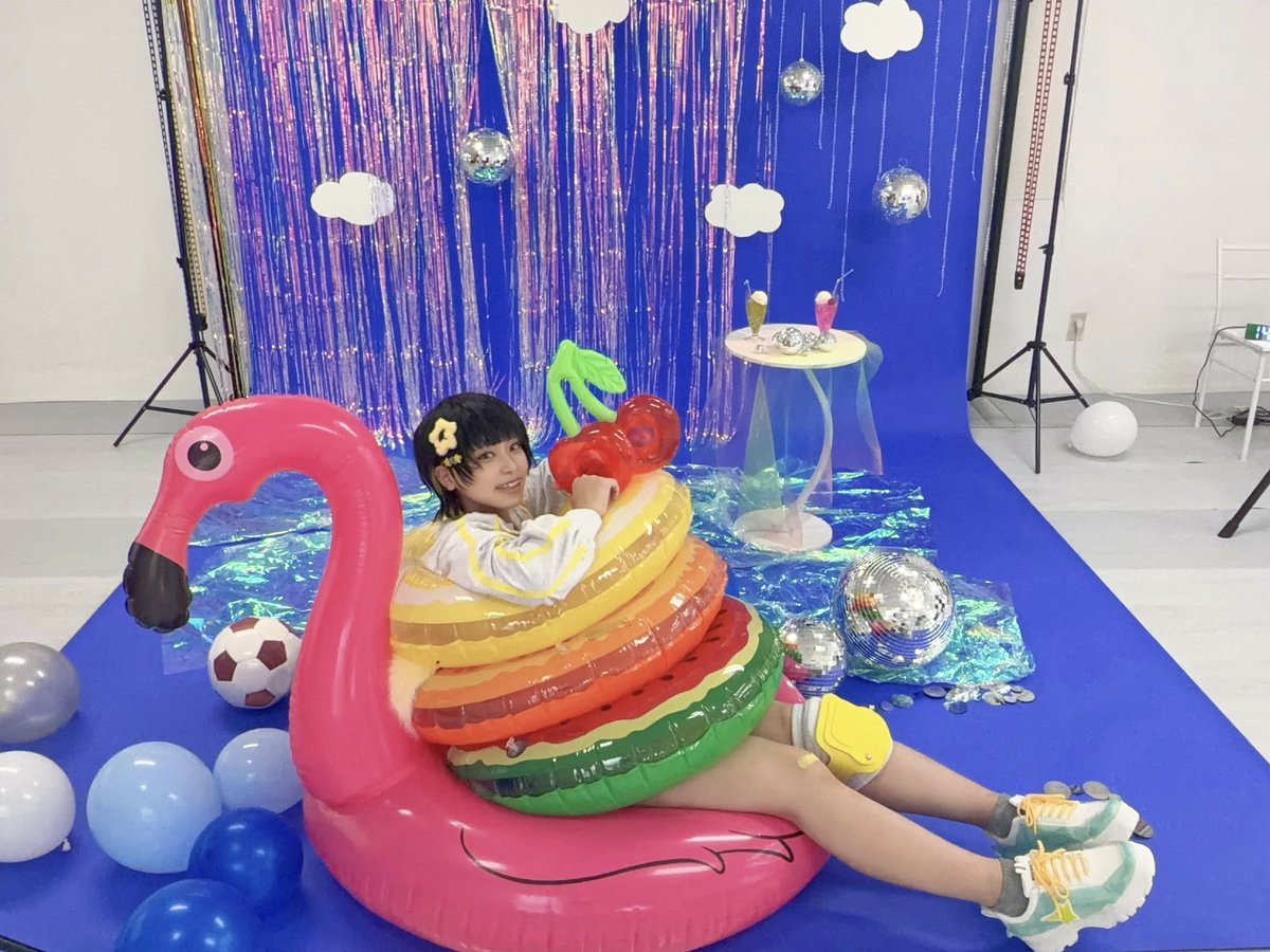 matsuriii0819's tweet photo. ほんじつ🌈
ぱすてるぽっぷ第2弾めんで遊んできた🦩🍹
作り込み可愛くできてはっぴ〜！🥳🪩
3枚目はうきわに埋もれている人☝️ https://t.co/U3qDkJA8l7