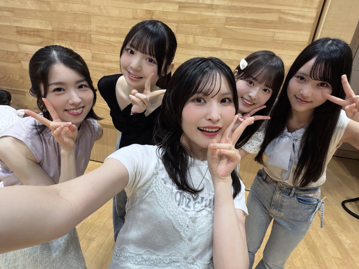 seina_fuku48's tweet photo. #AKBが好きish グループ握手会in浜松🥟
初めて静岡の皆さんに会いに行けて、地元や近くに来てくれてありがとうの声も旅してるよ！もとっても嬉しかったなぁ😉✨
さほせい&amp;17、20期で愉快な楽屋でした
P.S.鰻も浜松餃子も食べられました。心残りはさわやかのハンバーグです🍖
また絶対会いに来ます！！ https://t.co/oy1Lkw6uIt