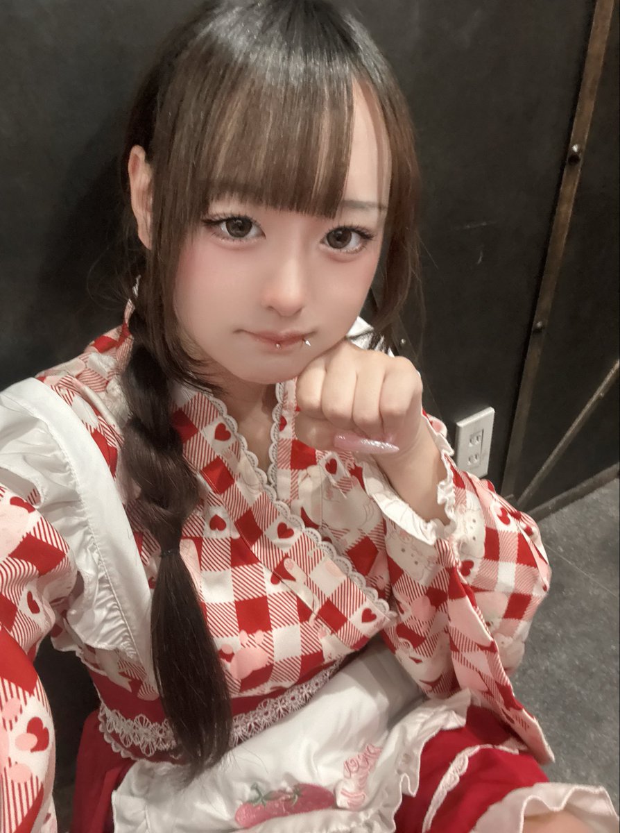 xszt0's tweet photo. みつあみ( ᴖ⩊ᴖ )
 #自撮り界隈  #コンカフェ https://t.co/0jhIWK1zZk
