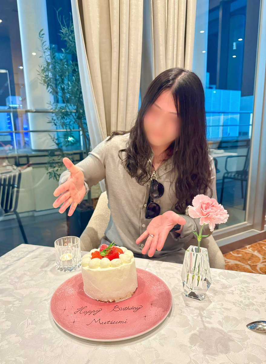 mutsumidtm's tweet photo. 奥さんにお誕生日のお祝いをしてもらいました！🎂
プレゼントも貰えて嬉しい！ https://t.co/hj4GlBLusC