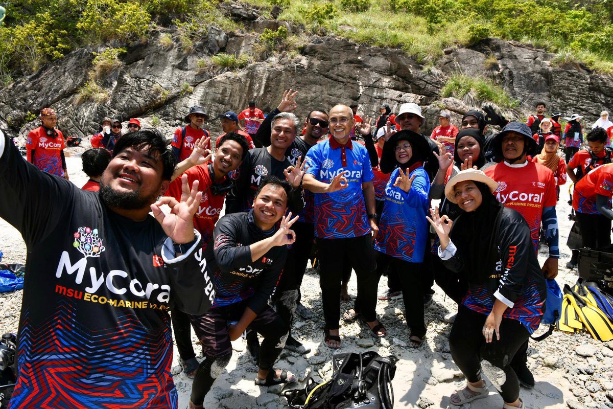 MohdShukriYajid's tweet photo. A decade of collective action for our oceans! Proud to see #MyCoral2026 advancing #SDG14 with the collaboration between our students, alumni and multidisciplinary research teams. Everyone coming together with one shared purpose. #FISE #FBMP #FHLS #SOD @MSUIMS https://t.co/k2rrpgQcqy