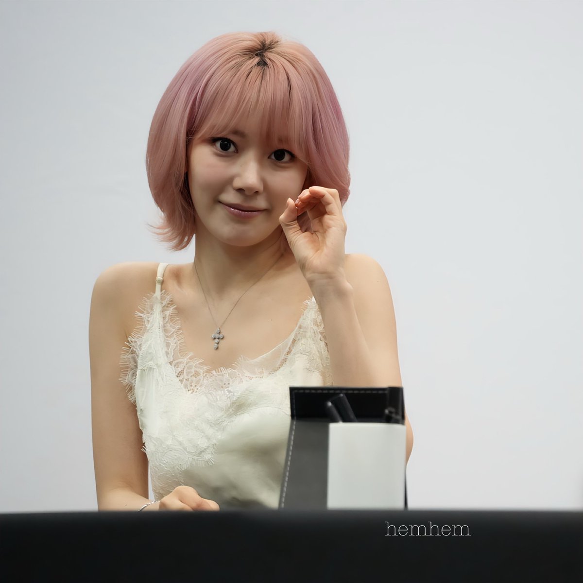 chaechae0177's tweet photo. 260822 PUREFLOW 全員サイン会       

LOVE🌸

#LE_SSERAFIM #르세라핌 #ルセラフィム
#宮脇咲良 #SAKURA #사쿠라 #sakumail https://t.co/jZQY0Al67r