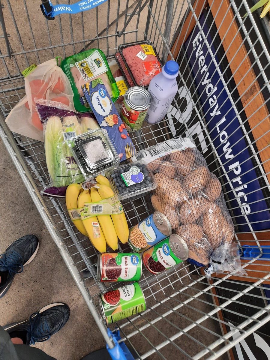 moneyupdat's tweet photo. Grocery shopping 🛒 https://t.co/zVAwNVTAIG