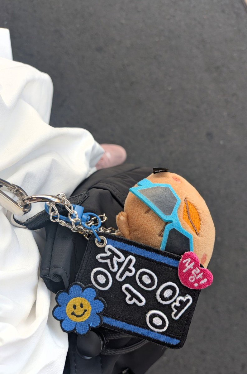 ChiSaa_'s tweet photo. チングが韓国のお家に忘れてきたグッズたち送ってくれた😭✨
さっそく一緒にお出かけ🥹🌼
可愛すぎる♡ https://t.co/Hs0frFb5JX
