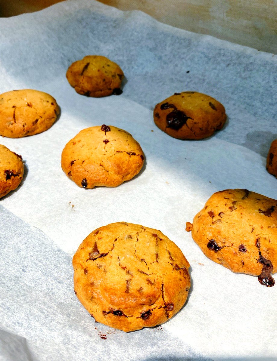 Nurhasa17544204's tweet photo. Spent the whole evening baking chocolate chip cookies with my tiny human—flour on noses, smiles all around. The best kind of messy, sweet family night. https://t.co/pS3WBmTuUI