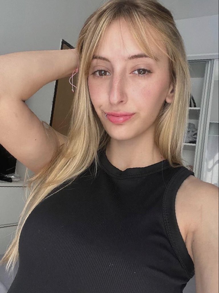 blasphms's tweet photo. follow me back and let’s exchange a quick text 💬✨ https://t.co/R5TXXd0w4o