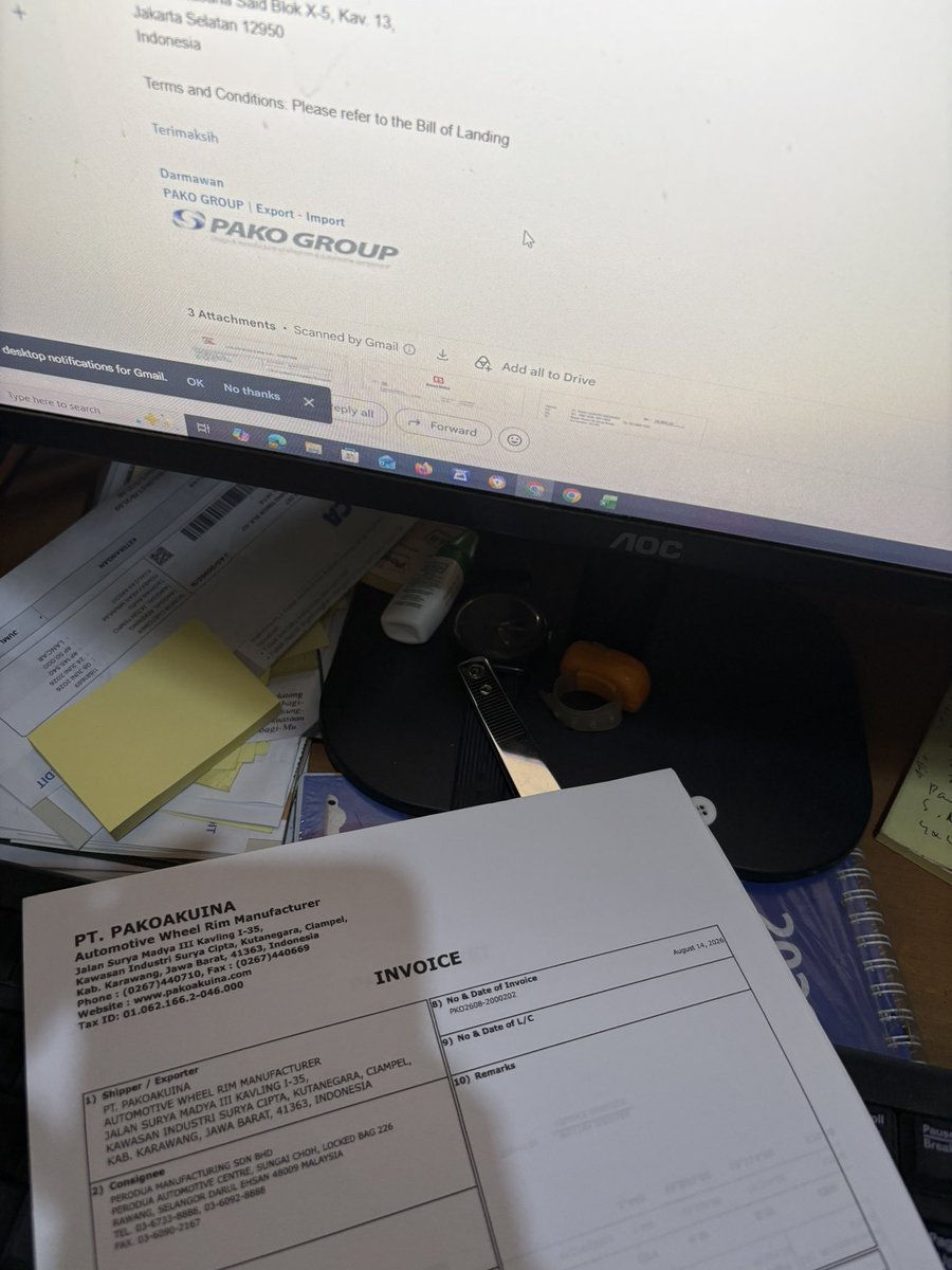 woosden's tweet photo. hidup kadang di kantor kadang di rumah.

hidup kerja!! biar bisa beli porche https://t.co/eSOiwPHKba