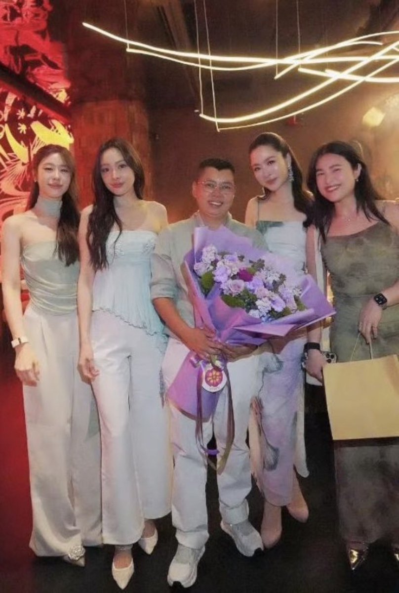 for_tipnaree's tweet photo. looks like they didn't plan to wear matching outfits again 🙂‍↔️🤭

#OomBam #อุ้มแบม https://t.co/1C2RofjYUk