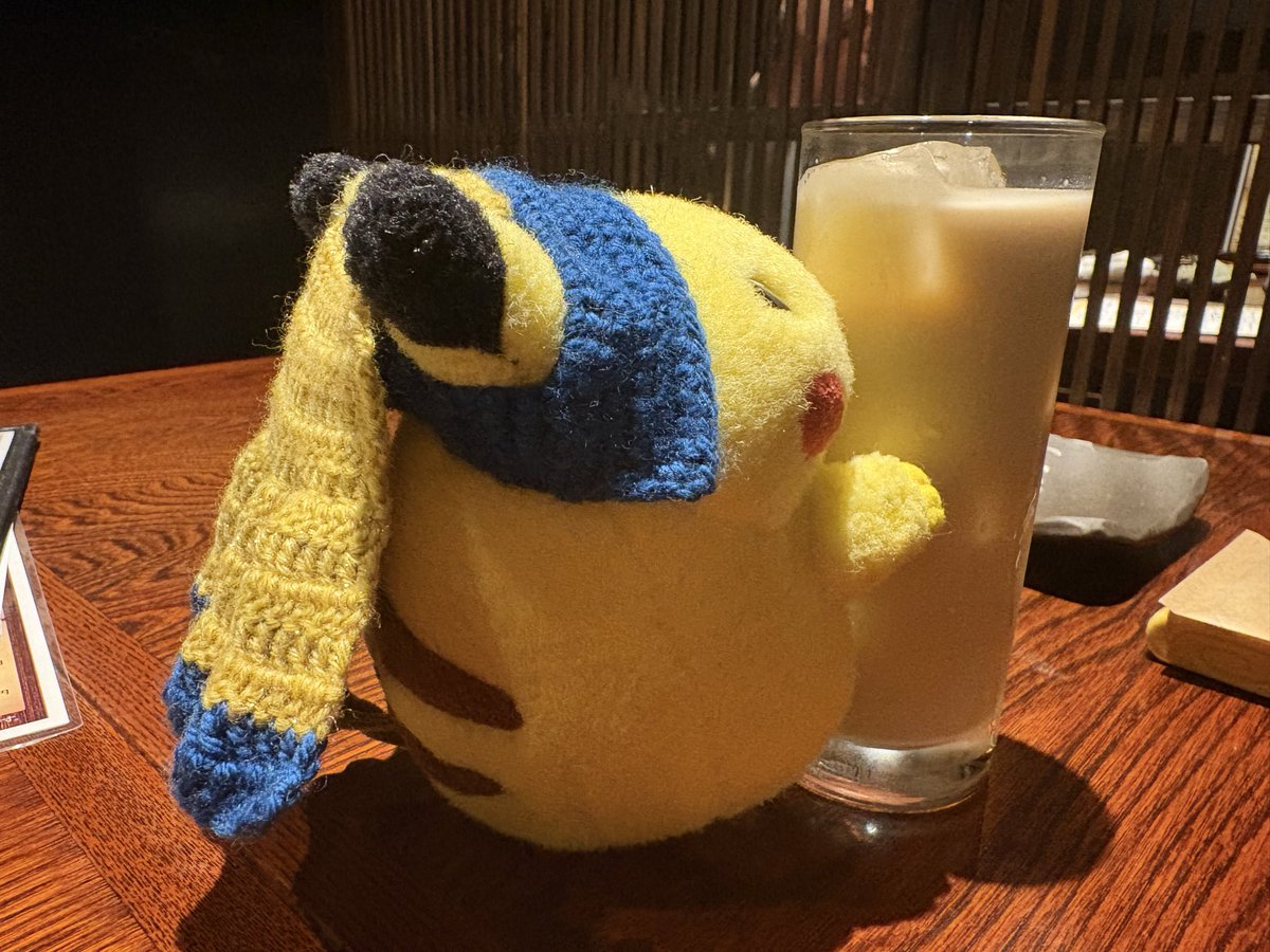 french3da_ow's tweet photo. おしごとおわりにまちきれないぴかちゃま

はやく真珠の耳飾りつけないとだね

 #初期ピカチュウ
 #ポケぬいファッション部 https://t.co/9Nxg58ULbO