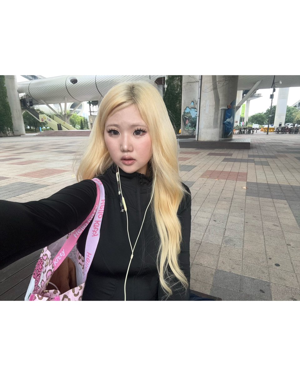 HyEonfte's tweet photo. 🫂🤍 https://t.co/leAfxlErY6