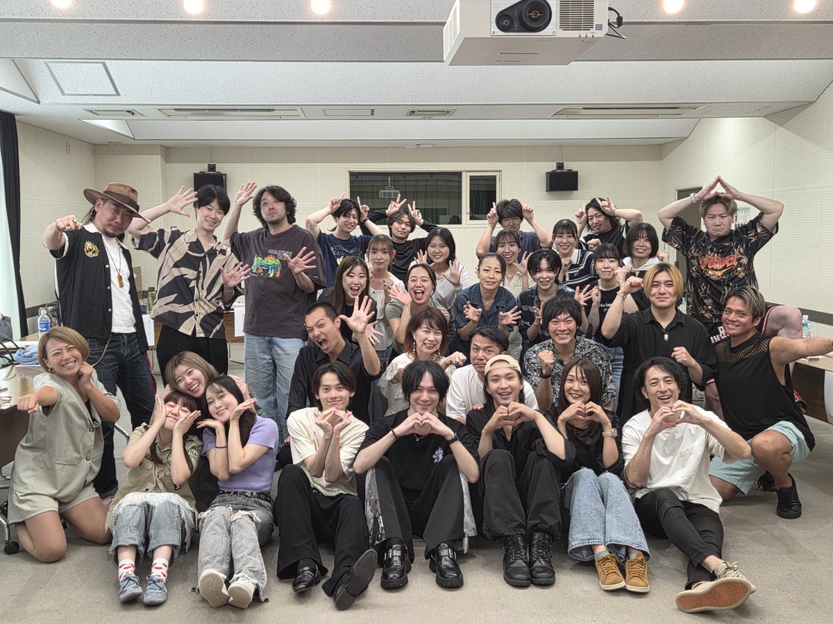 msmiya0929's tweet photo. 昨日は百花繚乱の顔合わせでした！！

読み合わせから笑いの絶えない素敵な座組です。
癖強いメンバー揃ってます！
お届けできるのが楽しみだー！！

主演として、駆け抜けます！

ご予約お待ちしてます！
🎫
https://t.co/q60Nah5KGR

#ビスプロ7
#ビス百花 https://t.co/9Umin4oBxi