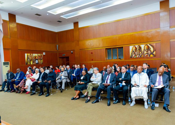 WHORwanda's tweet photo. WHO Rep @DrBrianChirombo represented @UNRwanda as RC ai @ the #Diplomatic Briefing by Ministers @RwandaMFA @onduhungirehe, @RwandaHealth @nsanzimanasabin & @RwandaTrade @AKajangwe on the public health emergency of #illicit alcoholic beverages that the country is facing https://t.co/CApq4V886c