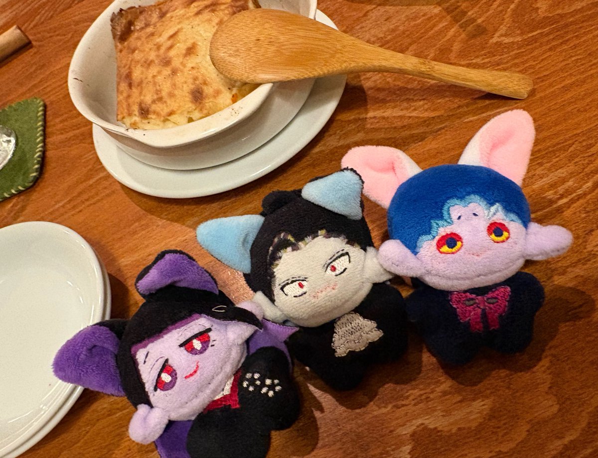 shinra009's tweet photo. ギリシャ料理だよノスちゃん！ https://t.co/k2T1gRkKce