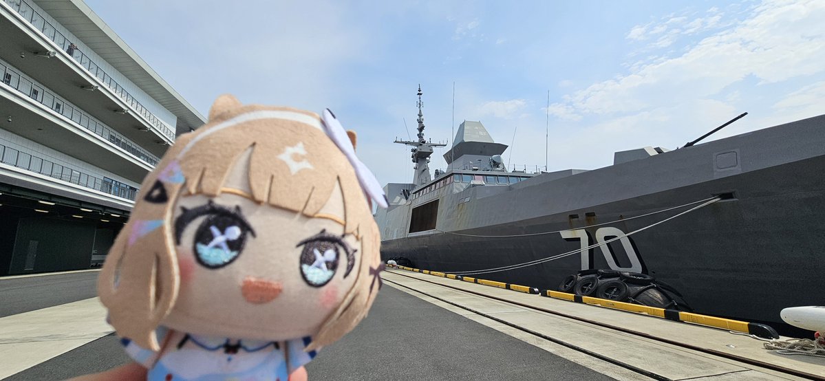 Rudolf_Stroll's tweet photo. シンガポール海軍のSteadfastに乗艦したわよ！！！

#ウマ娘ぬい活部 https://t.co/mJXEZeXNzM