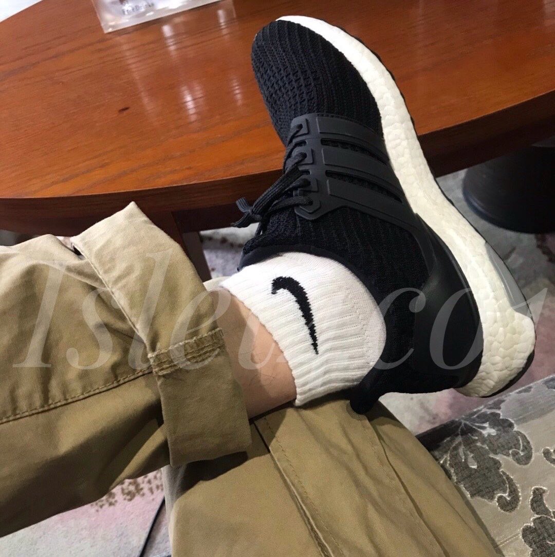 Islet4co1's tweet photo. 呈贡 有🐶来？#昆明 #呈贡 #男大 
跪着用嘴把袜子脱了？帮你爹按摩脚底 https://t.co/OHYIn5fBbk