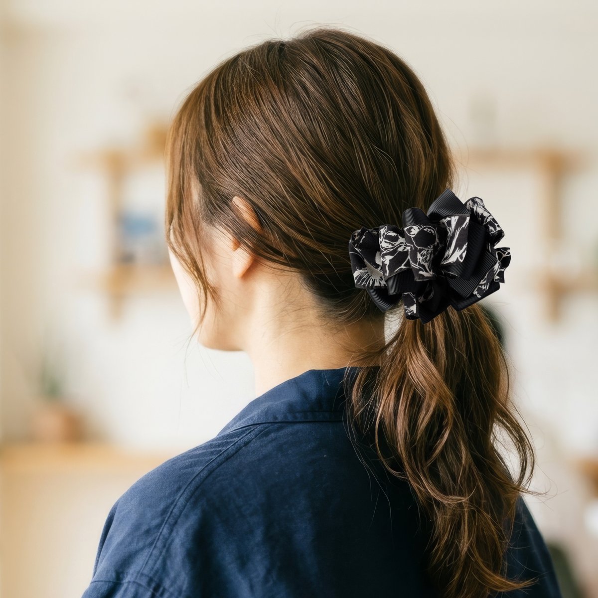 Tamas_Factory's tweet photo. 同じひとつ結びでも、ヘアゴムだけの日とアクセサリーを使った日では印象が少し変わります。

ほんの少し整えるだけで気持ちまで変わるから、小物の力は意外と大きいなと感じています。

#ハンドメイド #ヘアアクセサリー #リボン #minne #creema https://t.co/vi5VdOCPua