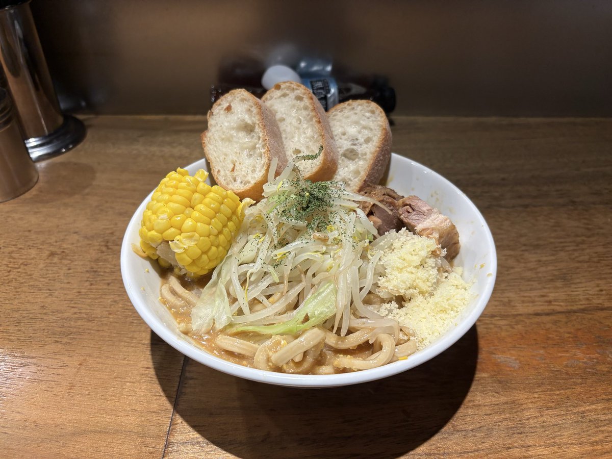 tso31101040's tweet photo. MYF メンヤード　MEN YARD FIGHT
載せ忘れた限定達と今日食べたモロコシ

チーズはトリプルいれても良いくらい相性◯
ていうか、モロコシもダブルトリプル入れても良かったかも。
バケットもスープにヒタヒタにすると最高。
クルトンとかトッピングにあったら合いそう
美味しかった！ご馳走様でした！ https://t.co/pgUngXGgcB