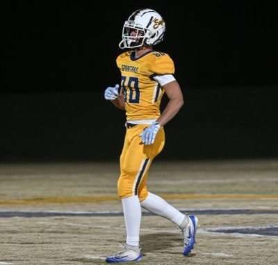 KPGfootball's tweet photo. Exciting action last night. Enjoy this look at a kid from Sayre whose school beat the defending 1A champions (KCD) last night 21-19. 

Article: https://t.co/WYXS6qKOr9

#Kentuckys #fletcherwlong #LeadershipLegacy #CoachingExcellence #MentorshipMatters #characterbuilding #SportsLeadership #BuildingChampions #kentuckyfootball #highschoolfootball #DisciplineAndDedication #athletics #successmindset #bookstagram #booklovers