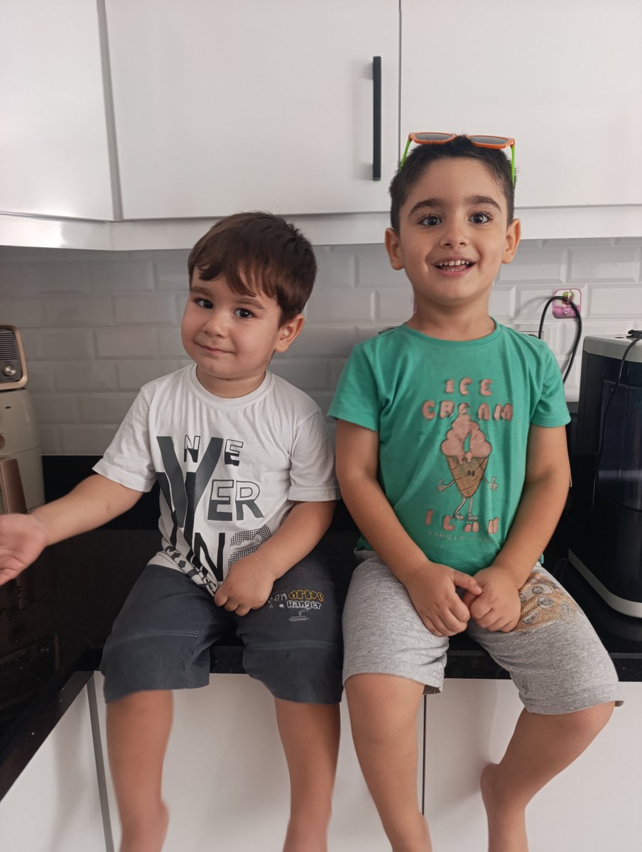 Sp_Esraa's tweet photo. Mersin'den size sesimizi duyurmaya çalışıyoruz reisim tek umudumuz biriken 5 aylık kiramızı ödemek biraz nefes almak çocuklarımızla biraz olsun mutlu olabilmek takdir yine sizin reisim 🇹🇷🙏 @sedat_peker #sedatpeker #birumutturyaşamak https://t.co/fcG205sAOO