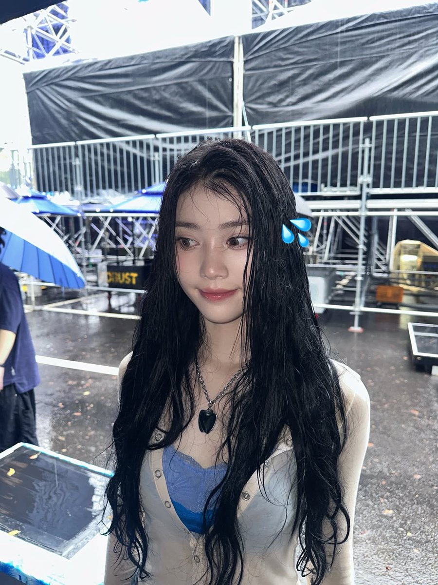 tingmiaomiao's tweet photo. 260822 인스타 #샤오팅 😻

"오늘 비 왔지만 너무 재밌었다💦
함께 해 주셔서 감사합니다🍻
#카스쿨" https://t.co/2Wx2FtxjMx