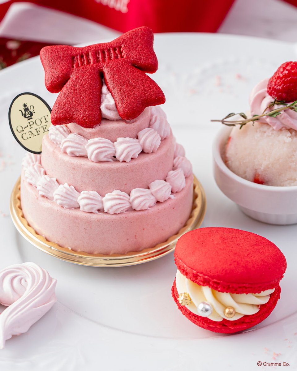 QpotCAFE's tweet photo. 【日比谷シャンテ】
日比谷シャンテ3Fにオープンした『PINK HOUSE』との特別メニューを9月8日(火)まで実施中です。
3段に重なったストロベリーミルクムースの中に、ローズティーのジュレとフランボワーズ入り。人気メニューのため、ご予約がおすすめです☕️

🌹日比谷 ご予約
https://t.co/reLWE3umHK https://t.co/ijInFU2hJz