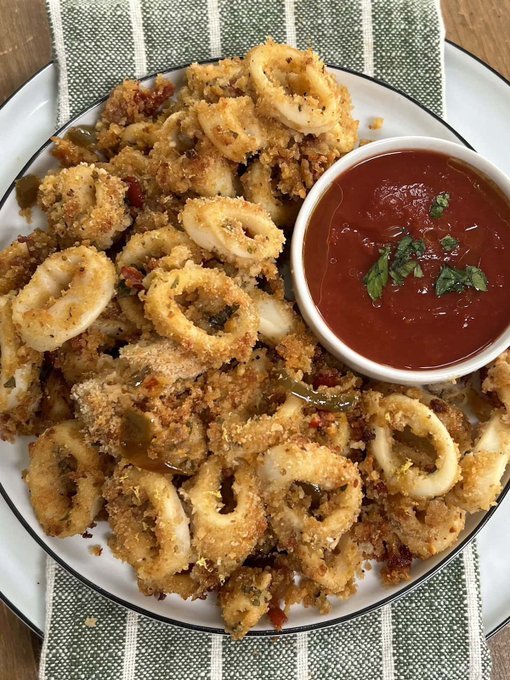 EatingWellFood's tweet photo. Would you eat Calamari? https://t.co/YJjwneEUUK