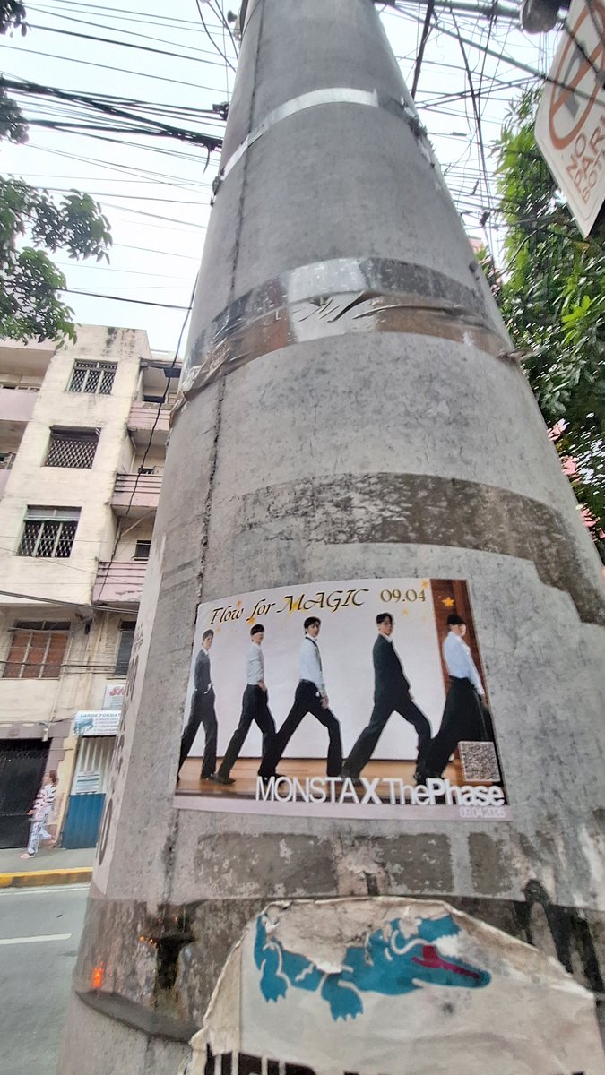 montitasmnl's tweet photo. Salamangka Stretch 💪🏼🧘🏻‍♂️🤸🏻‍♀️

Sprinkling some magic dust in Taft with these The Phase promo stickers ✨️🔮

MONSTA X THE PHASE EP OUT 09/04
@OfficialMONSTAX  #MONSTAX #몬스타엑스 #ThePhase #MAGIC https://t.co/oII2e3S3rS
