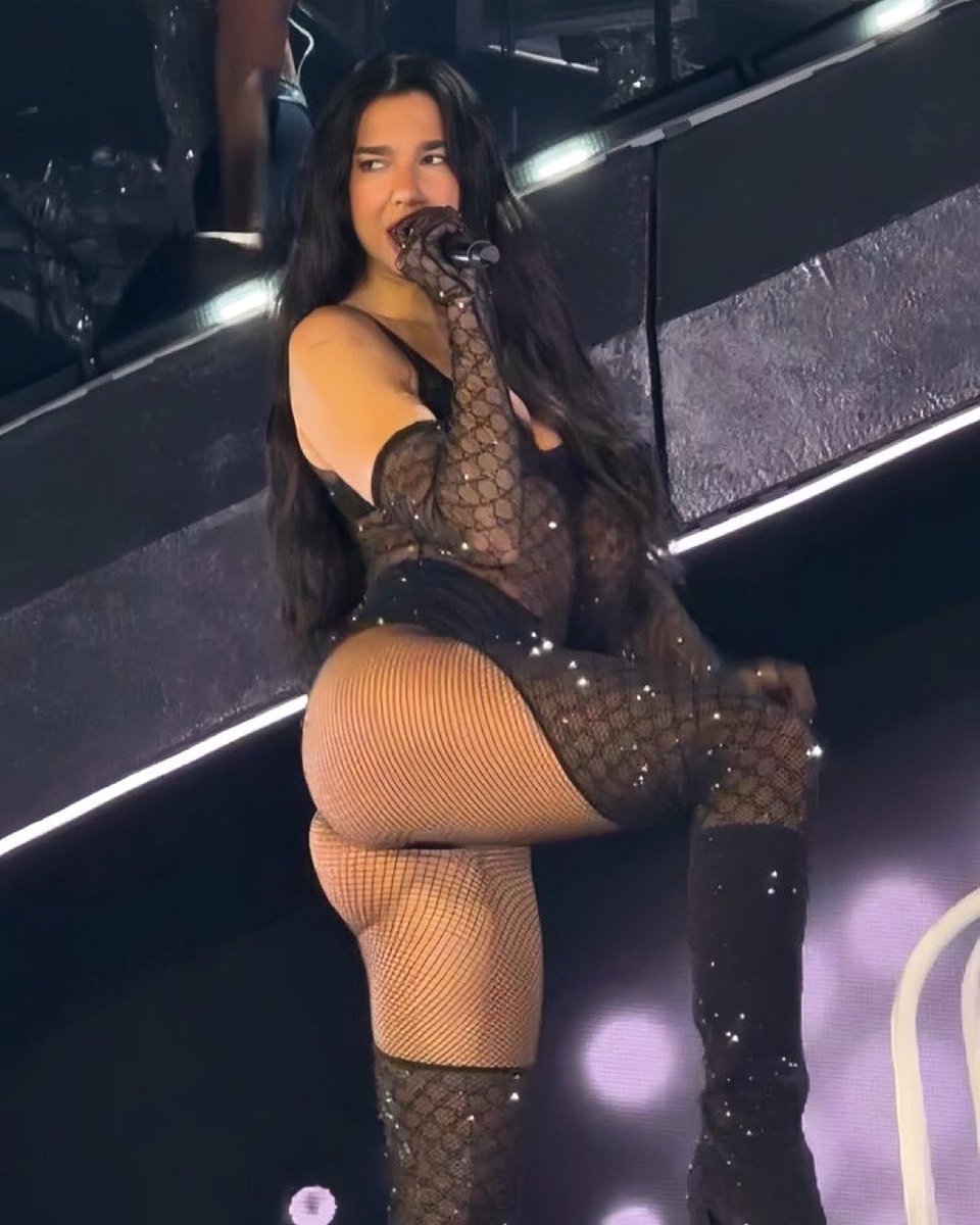 besthollywood9's tweet photo. Happy 31st birthday to the talented Dua Lipa. https://t.co/issEt6spG9