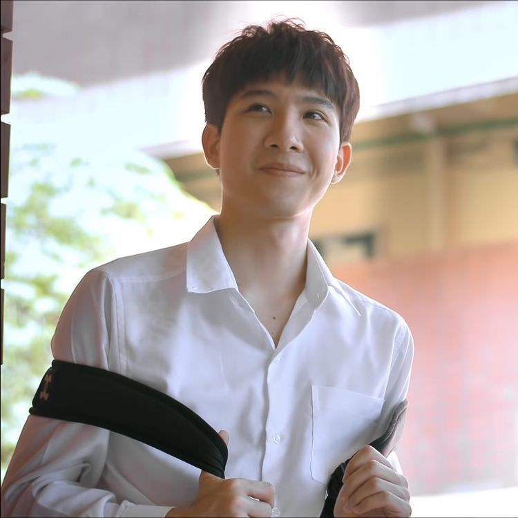 scorpjnr11's tweet photo. 📱 Which FK character would text back after 0.2 seconds?
A :  Chon 🥺
#FirstKhaotung | #เฟิร์สข้าวตัง https://t.co/u4DRXFVxBt